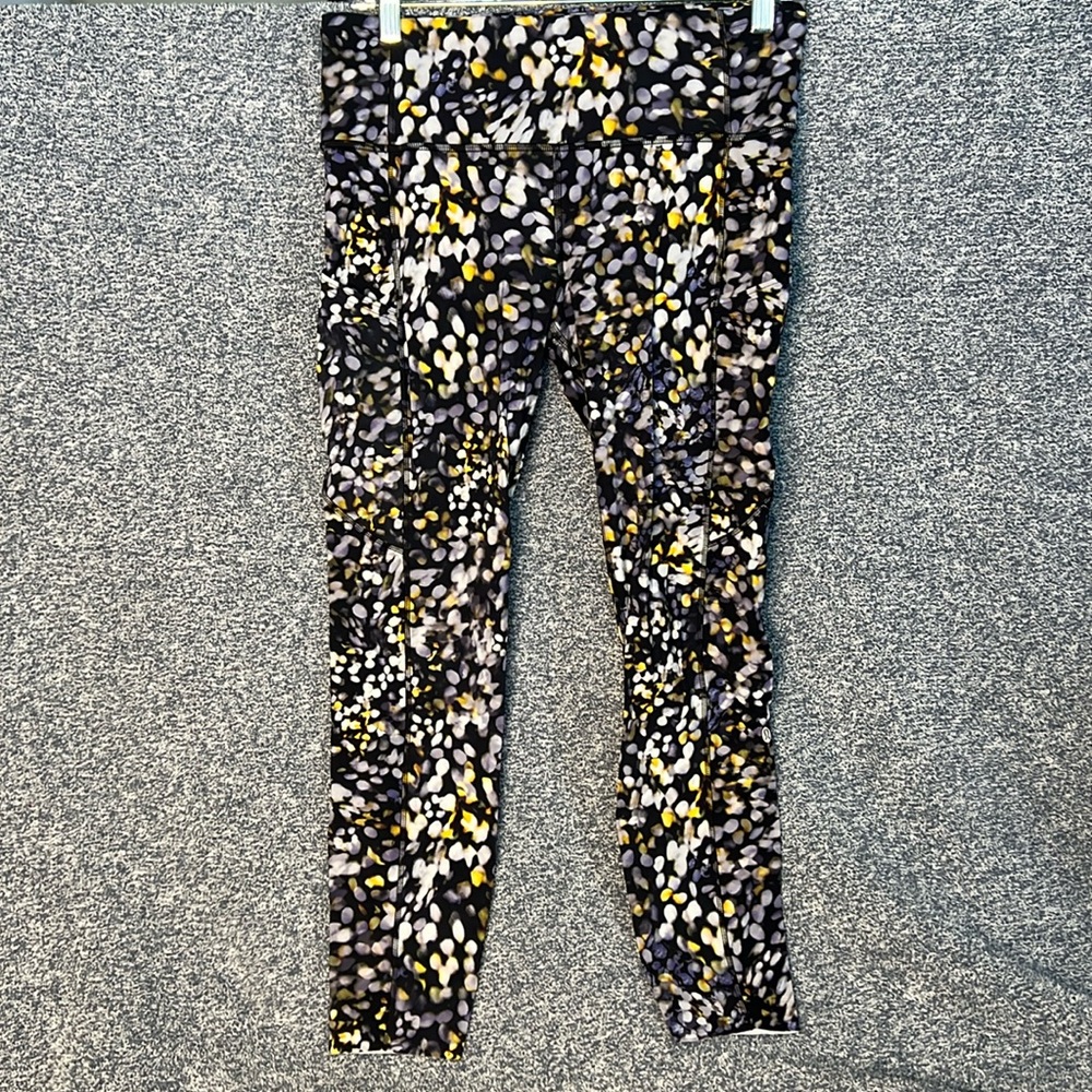 Lululemon Fast & Free 25”; gently used; size 10